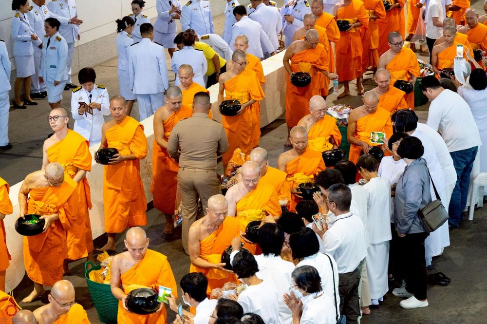 ภาพ No.234934:พิธีเจริญพระพุทธมนต์ ปฎิบัติธรรมเจริญสมาธิภาวนา และพิธีทำบุญตักบาตร เพื่อถวายเป็นพระราชกุศลแด่พระบาทสมเด็จพระวชิรเกล้าเจ้าอยู่หัว เนื่องในโอกาสวันเฉลิมพระชนมพรรษา 28 กรกฎาคม พ.ศ. 2568 ณ ห้องแก้วสารพัดนึก 2 วัดพระธรรมกาย อ.คลองหลวง จ.ปทุมธานี