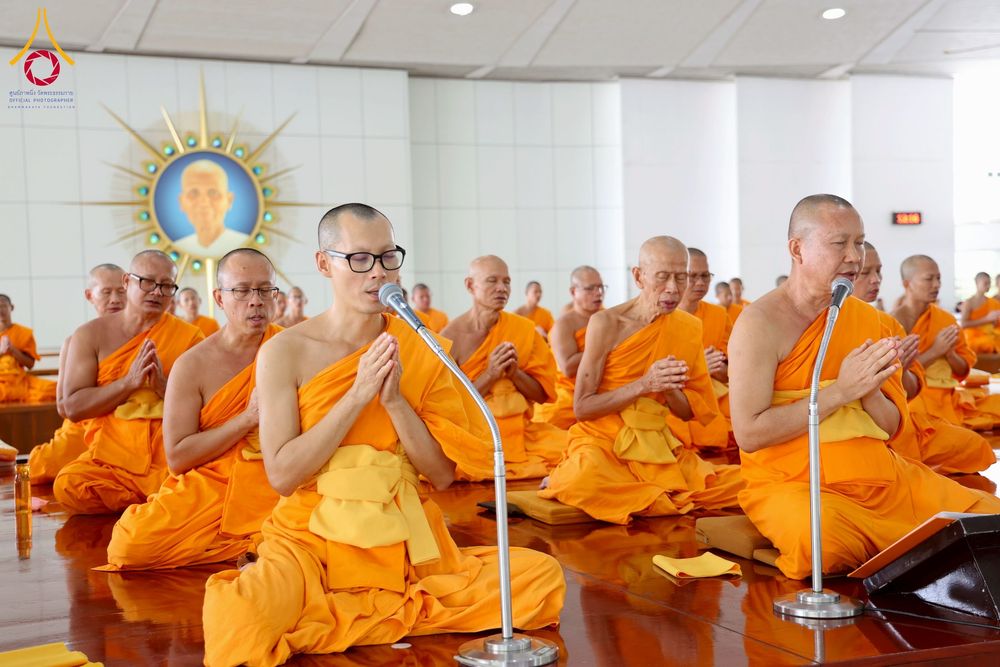 ภาพ No.268320:วันที่ 8 พฤศจิกายน พ.ศ. 2568 พิธีถวายภัตตาหารเมนูสวรรค์ เพื่อการบรรลุธรรม ณ หอฉันคุณยายอาจารย์ฯ วัดพระธรรมกาย