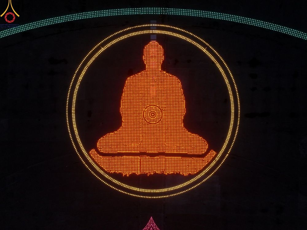 ภาพ No.279249:พิธีจุดวิสาขประทีป พิธีเวียนประทักษิณ ในวันวิสาขบูชา พุธที่ 22 พฤษภาคม พ.ศ. 2567 ( วันพระขึ้น 15 ค่ำ เดือน 6 ) ณ ลานธรรม พระมหาธรรมกายเจดีย์ วัดพระธรรมกาย จ.ปทุมธานี