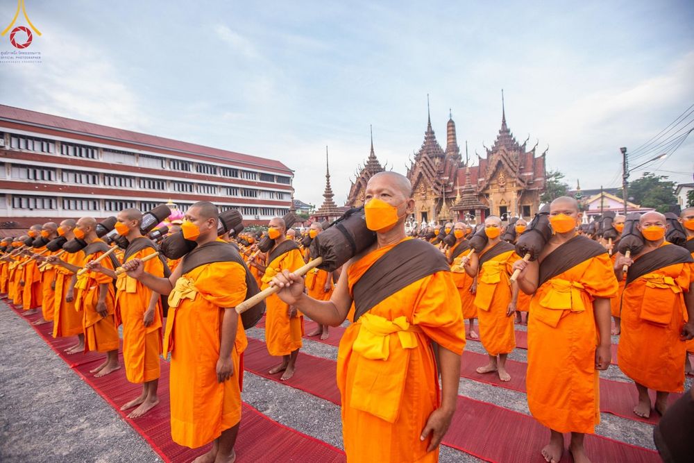 ภาพ No.127966:คณะพระธรรมยาตราฯ ปฎิบัติธรรมและถ่ายภาพหมู่ประวัติศาสตร์ ณ ลานหน้าพระปรางค์สามยอด วัดโคกสมานคุณ อ.หาดใหญ่ จ.สงขลา วันเสาร์ที่ 9 มีนาคม พ.ศ. 2567