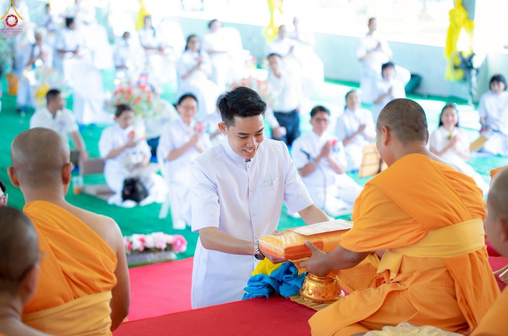 ภาพ No.255281:วันที่ 12 ตุลาคม พ.ศ. 2568 พิธีอัญเชิญพระบรมสารีริกธาตุและบรรจุ ลงในพระเกตุพระประธาน , พิธีทอดกฐินสามัคคีทั่วไทย 30,000 วัด โดยคณะศิษยานุศิษย์ วัดพระธรรมกาย  บูชาธรรม 81 ปี หลวงพ่อธัมมชโย ณ ธุดงคสถานเขาย้อย จ.เพชรบุรี