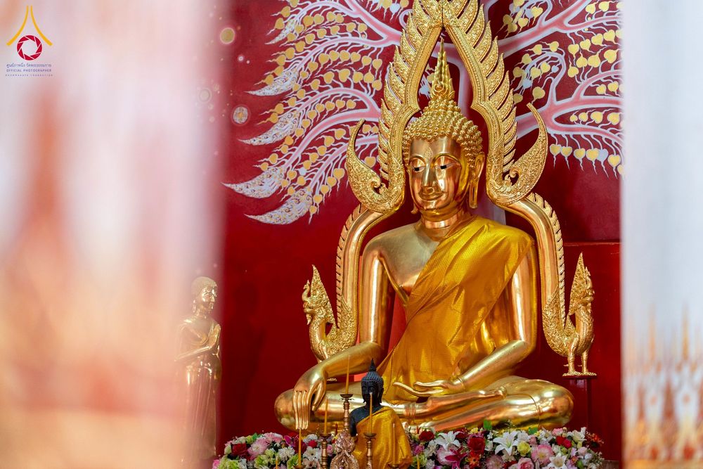 ภาพ No.275875:วันพุธที่ 3 ธันวาคม พ.ศ. 2568 พิธีบรรพชาอุปสมบท โครงการอุปสมบทบูชาธรรมมหาปูชนียาจารย์ ศูนย์อบรม : ศูนย์ส่งเสริมศีลธรรม จ.พะเยา ณ โบราณสถานพระธาตุจอมทอง และ โบสถ์กลางน้ำ วัดพระธาตุศรีโคมคำ อำเภอเมือง จังหวัดพะเยา