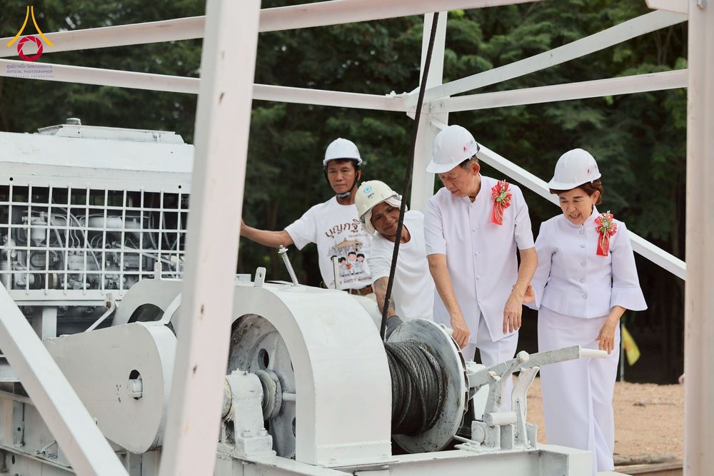 ภาพ No.261899:วันที่ 14 ตุลาคม พ.ศ. 2568 พิธีกลั่นแผ่นดิน โปรยทรายตอกเสาเข็มมหามงคลต้นแรก  สร้างองค์พระเจดีย์และจุดประทีปถวายเป็นพุทธบูชา ณ ศูนย์ปฏิบัติธรรมชัยนาท ต.ธรรมามูล อ.ชัยนาท จ.ชัยนาท