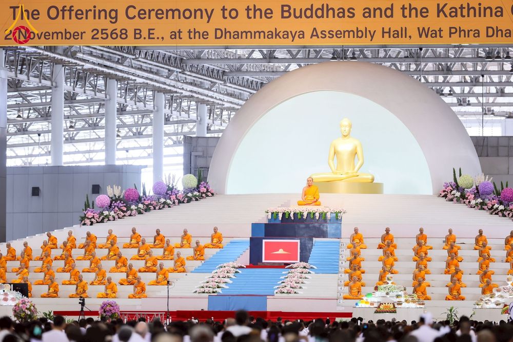 ภาพ No.264316:วันอาทิตย์ที่ 2 พฤศจิกายน พ.ศ. 2568 พิธีบูชาข้าวพระ ณ สภาธรรมกายสากล วัดพระธรรมกาย