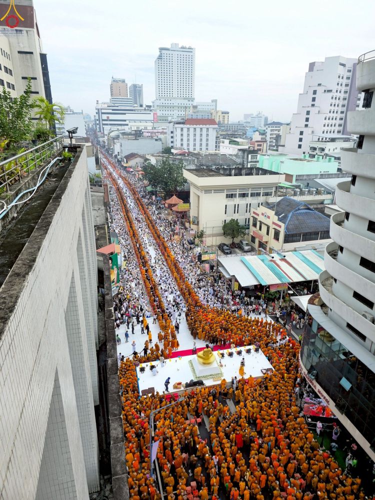ภาพ No.236943:วันอาทิตย์ที่ 10 สิงหาคม พ.ศ. 2568 มหาสังฆทานครั้งยิ่งใหญ่ ตักบาตรพระ 10,000 รูป ถ.นิพัทธ์อุทิศ 3 ใจกลางนครหาดใหญ่ จ.สงขลา