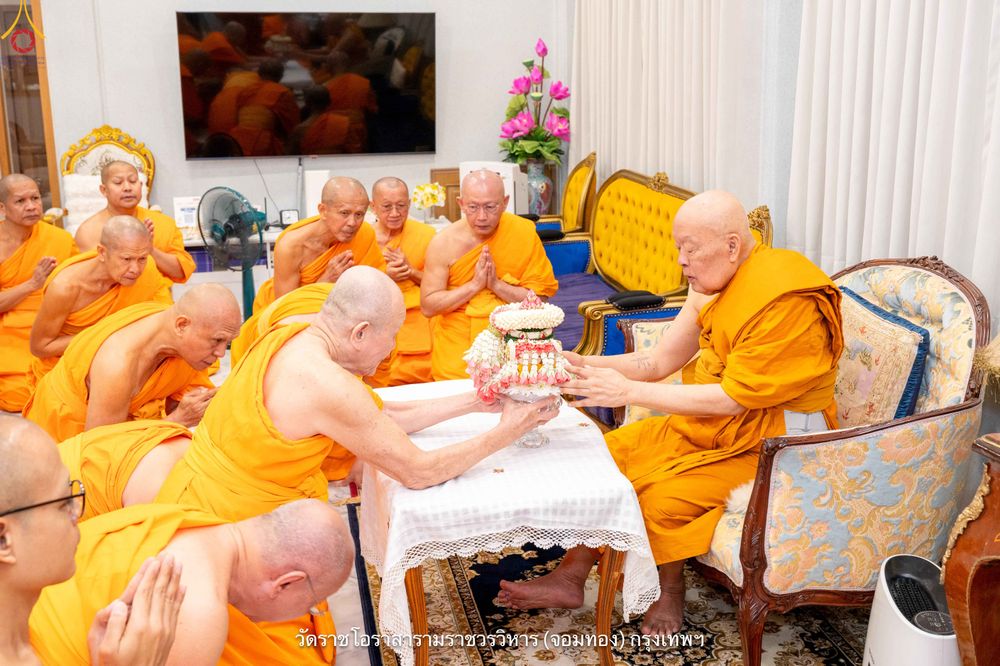 ภาพ No.342137:วันศุกร์ที่ 31 กรกฎาคม พ.ศ.2569 พระภิกษุวัดพระธรรมกาย ทำวัตรพระผู้ใหญ่เนื่องในวันเข้าพรรษา