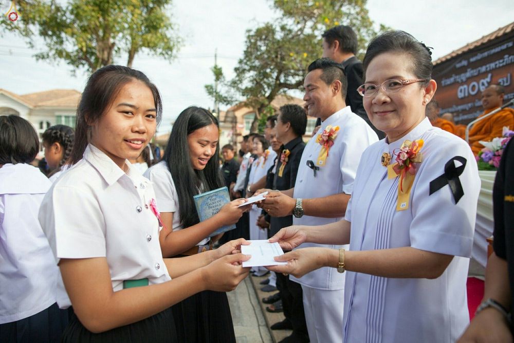 ภาพ No.27538:ประมวลภาพตักบาตรพระ 309 รูป ณ หมู่บ้านภัสสร 3 ต.คลองสาม อ.คลองหลวง จ.ปทุมธานี