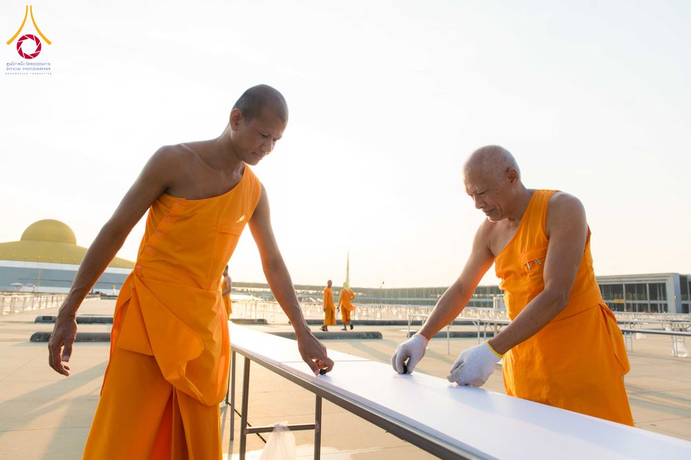 ภาพ No.326541:วันที่ 26 -27 เมษาบน พ.ศ.2569 การเก็บงานแผ่นหน้าโต๊ะที่ลานธรรม งานถวายมหาสังฆทาน 40,000 กว่าวัดทั่วประเทศ ณ ลานธรรม วัดพระธรรมกาย