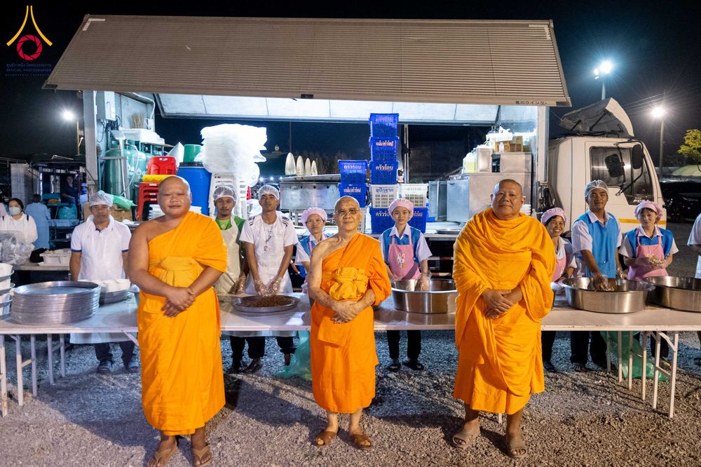 ภาพ No.301676:วันที่ 24 มกราคม พ.ศ. 2569 พิธีถวายภัตตาหารเป็นสังฆทาน แด่พระธรรมยาตรา ณ อนุสรณ์สถานบางปลา วัดบางปลา อำเภอบางเลน จังหวัดนครปฐม ในโครงการธรรมยาตรา กตัญญูบูชา มหาปูชนียาจารย์ พระมงคลเทพมุนี(สด จนฺทสโร) พระผู้ปราบมาร อนุสรณ์สถาน 7 แห่ง ปีที่ 14