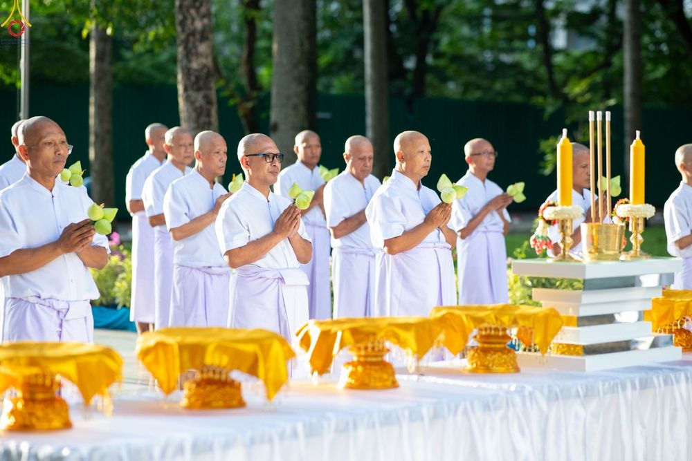 ภาพ No.350765:วันที่ 19 กันยายน พ.ศ.2569 พิธีบรรพชาอุปสมบท โครงการอุปสมบทหมู่บูชาธรรม ครบรอบ 109 ปี วันครูผู้ค้นพบวิชชาธรรมกาย ณ โบสถ์พระไตรปิฏก วัดพระธรรมกาย