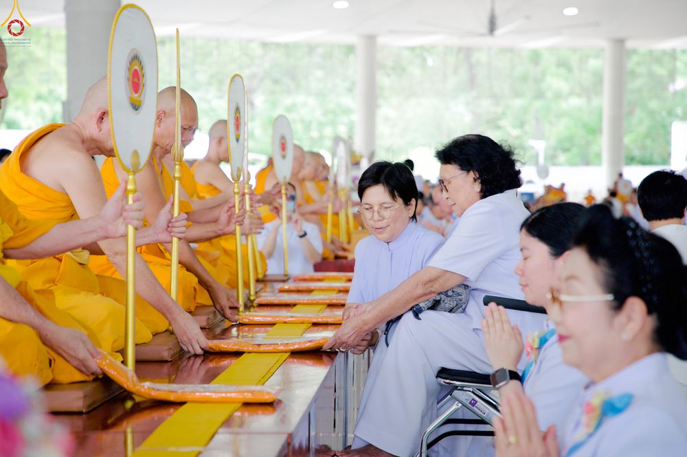 ภาพ No.328815:วันเสาร์ที่ 16 พฤษภาคม พ.ศ.2569 พิธีบุพเปตพลี ครั้งที่ 183 ร่วมอุทิศบุญแด่หมู่ญาติที่ล่วงลับไปแล้ว และสืบทอดอายุพระพุทธศาสนา ณ หอฉันคุณยายอาจารย์ฯ  วัดพระธรรมกาย