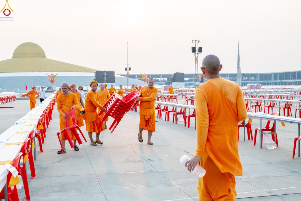 ภาพ No.323103:วันที่ 19 เมษายน พ.ศ.2569 การเรียงกล่องไทยธรรม , เตรียมงานจราจร เพื่องานถวายมหาสังฆทาน 40,000 กว่าวัดทั่วประเทศ วันคุ้มครองโลก 22 เมษายน พ.ศ.2569 วัดพระธรรมกาย