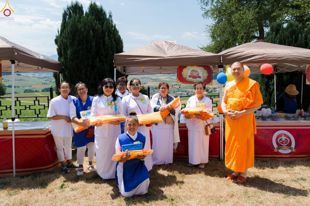 ภาพ No.286151:วันที่ 13 กรกฎาคม พ.ศ. 2568  พิธีทอดผ้าป่าฉลอง 13 ปี  วัดพระธรรมกายสวิตเซอร์แลนด์
