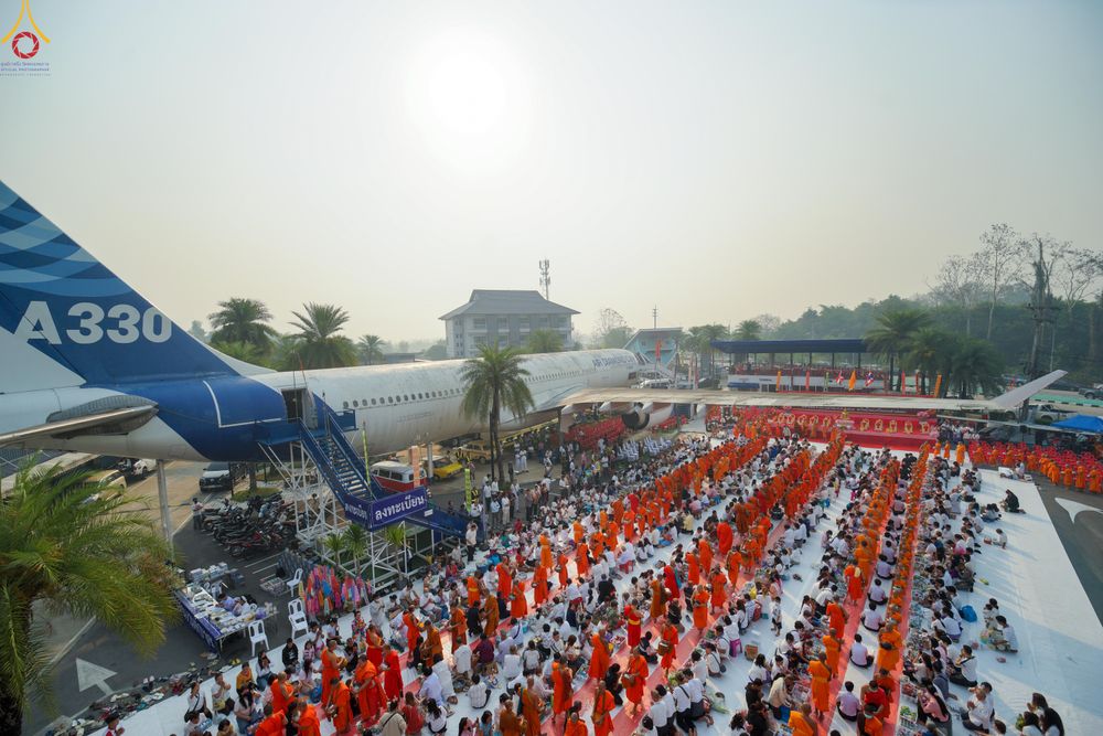 ภาพ No.321055:วันอาทิตย์ที่ 12 เมษายน พ.ศ 2569 พิธีตักบาตรปี๋ใหม่เมืองพระภิกษุสงฆ์ 339 รูป  อุทิศถวายพระราชกุศลสมเด็จพระนางสิริกิติ์  พระบรมราชินีนาถ พระบรมราชชนนีพันปีหลวง และฉลองเมืองแม่แตงครบรอบ 119 ปี ณ ลานโรงแรมแอร์ไดมอนด์ อำเภอแม่แตง จังหวัดเชียงใหม่