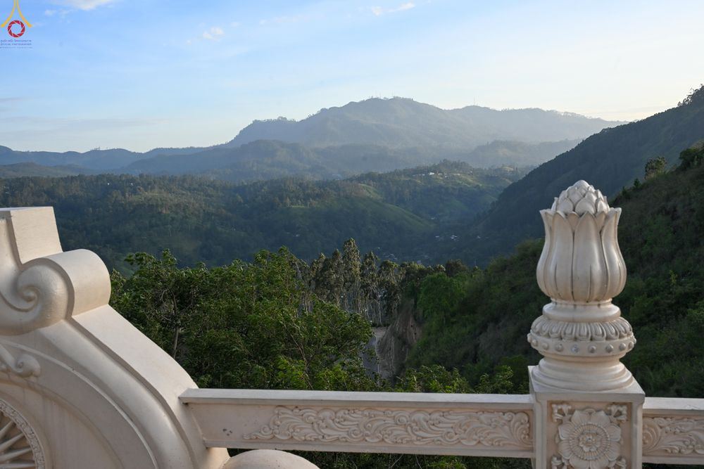 ภาพ No.284297:วันที่ 28 ตุลาคม พ.ศ.2568 กฐินสมทบต่างประเทศ โดยคณะศิษยานุศิษย์ บูชาธรรม 81 ปี หลวงพ่อธัมมชโย ณ วัดมหาเมฆนาวา ศรีลังกา