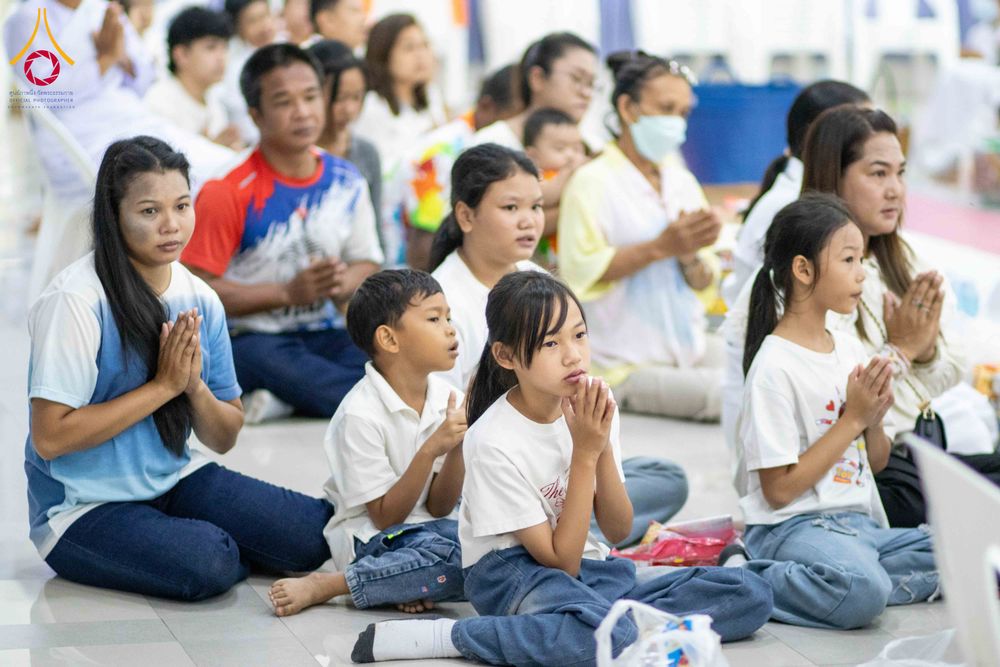 ภาพ No.321806:วันที่ 12 เมษายน พ.ศ.2569 ตักบาตรสงกรานต์ฉลองสามเณรใหม่  ณ ศูนย์ปฏิบัติธรรมระยอง(บ้านช่องลม)