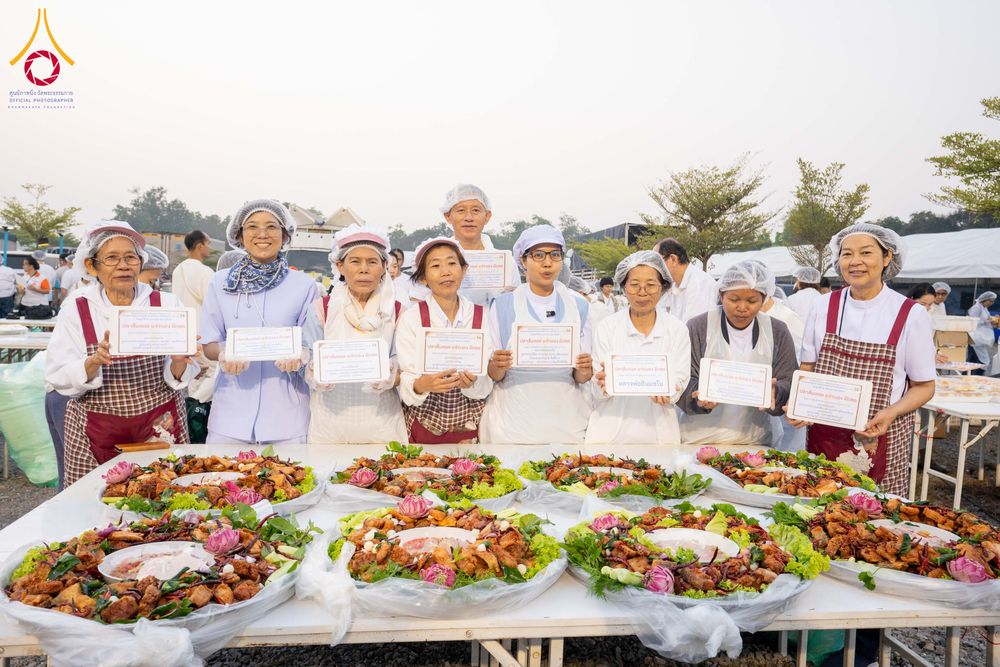 ภาพ No.295488:วันที่ 16 มกราคม พ.ศ. 2569 พิธีถวายภัตตาหารเป็นสังฆทาน แด่พระธรรมยาตรา ณ วัดโบสถ์บน ต.บางคูเวียง จ.นนทบุรี อนุสรณ์สถานลำดับที่ 4 สถานที่เกิดด้วยกายธรรม ในโครงการธรรมยาตรา กตัญญูบูชา มหาปูชนียาจารย์ พระมงคลเทพมุนี(สด จนฺทสโร) พระผู้ปราบมาร อนุสรณ์สถาน 7 แ