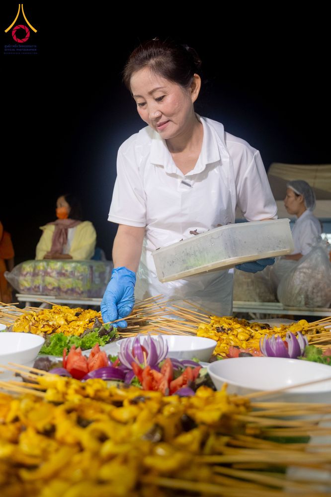 ภาพ No.297822:วันที่ 19 มกราคม พ.ศ. 2569 พิธีถวายภัตตาหารเป็นสังฆทาน แด่พระธรรมยาตรา ณ อนุสรณ์สถานบางปลา วัดบางปลา อำเภอบางเลน จังหวัดนครปฐม ในโครงการธรรมยาตรา กตัญญูบูชา มหาปูชนียาจารย์ พระมงคลเทพมุนี(สด จนฺทสโร) พระผู้ปราบมาร อนุสรณ์สถาน 7 แห่ง ปีที่ 14