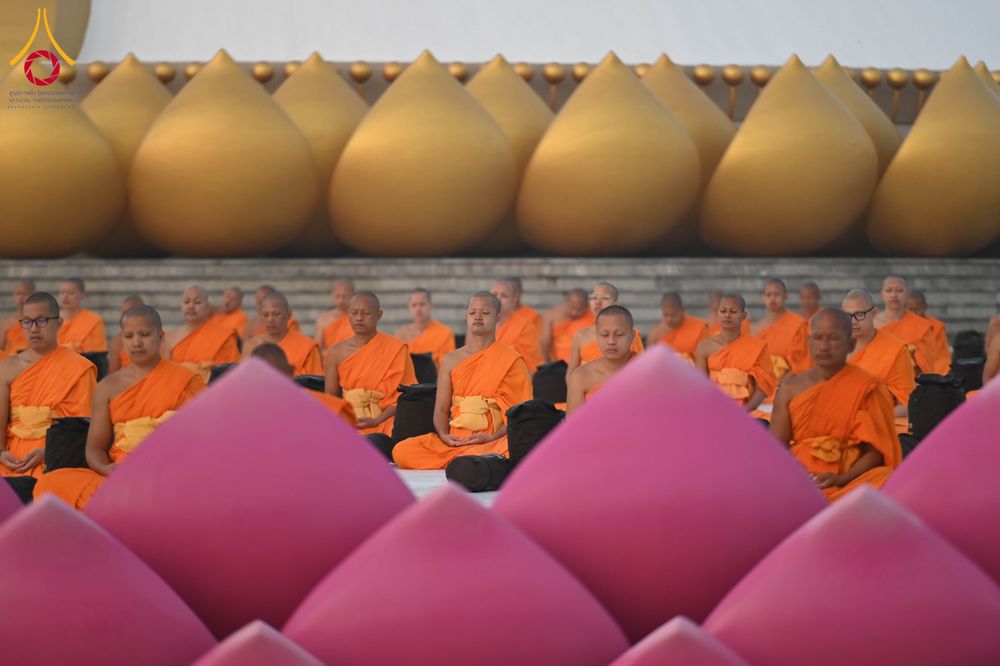 ภาพ No.299789:วันที่ 19 มกราคม พ.ศ.2569 พระธรรมยาตราปฏิบัติธรรมและถ่ายภาพหมู่ประวัติศาสตร์ ณ อนุสรณ์สถานลำดับที่ 5 สถานที่เผยแผ่วิชชาธรรมกายครั้งแรก  อนุสรณ์สถานบางปลาวัดบางปลา อ.บางเลน จ.นครปฐม ในโครงการธรรมยาตรา กตัญญูบูชา มหาปูชนียาจารย์ พระมงคลเทพมุนี(สด จนฺทสโร) 