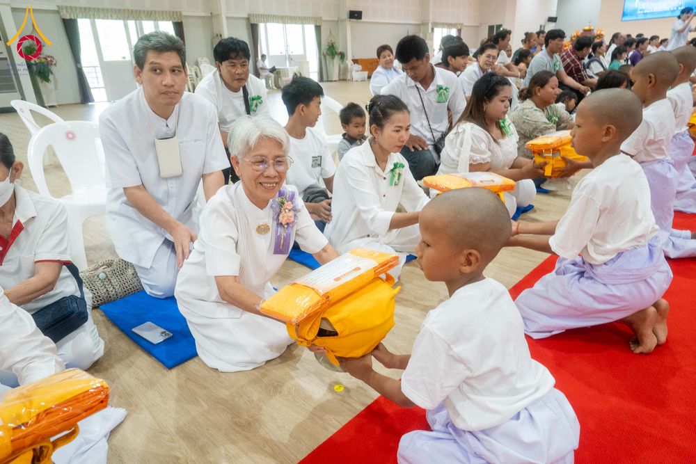 ภาพ No.318710:วันที่ 29 มีนาคม พ.ศ. 2569 พิธีเวียนประทักษิณ มอบผ้าไตร บรรพชาสามเณร  ณ ศูนย์อบรมเยาวชนกาญบุรี