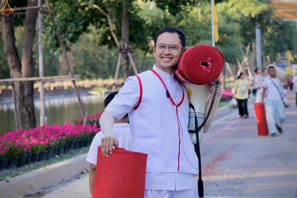 ภาพ No.296074:ภาพเบื้องหลังอาสาสมัครรวมใจ ชุดที่ 1 ในโครงการธรรมยาตรา กตัญญูบูชา มหาปูชนียาจารย์ พระมงคลเทพมุนี(สด จนฺทสโร) พระผู้ปราบมาร อนุสรณ์สถาน 7 แห่ง ปีที่ 14