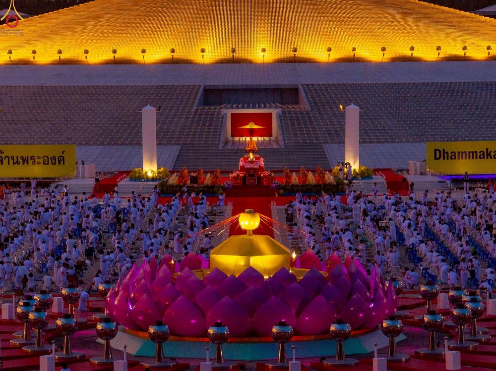 ภาพ No.253071:วันที่ 10 ตุลาคม พ.ศ. 2568 พิธีปลูกต้นทรัพย์บานชื่น ณ ลานธรรม วัดพระธรรมกาย