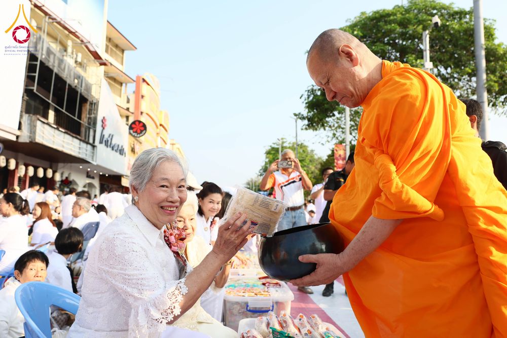 ภาพ No.312883:วันอาทิตย์ที่ 8 มีนาคม พ.ศ.2569 ทำบุญเมืองนครราชสีมา 558 ปี ตักบาตรพระ 10,000 รูป (ภาพชุดที่ 2)