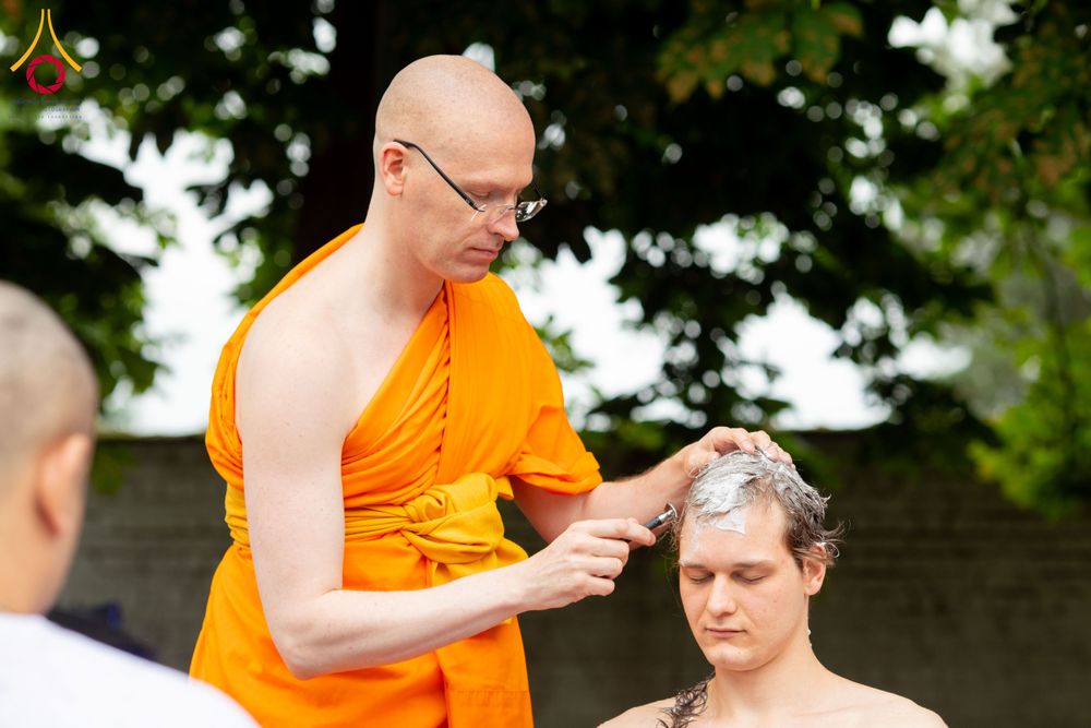 ภาพ No.336675:วันศุกร์ที่ 12 มิถุนายน พ.ศ. 2569 พิธีตัดปอยผมและพิธีปลงผมนาคธรรมทายาท  ภาคพื้นยุโรป รุ่นที่ 11   ณ วัดพระธรรมกายเบลเยียม ประเทศเบลเยียม