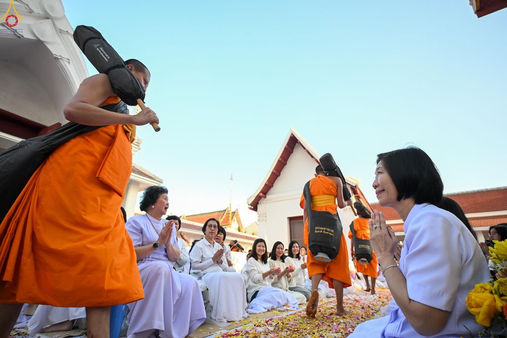 ภาพ No.295276:วันที่ 16 มกราคม พ.ศ. 2569 พิธีต้อนรับพระธรรมยาตรา อนุสรณ์สถานลำดับที่ 4 (ภาพชุดที่ 2) สถานที่เกิดด้วยกายธรรม ณ วัดโบสถ์บน ต.บางคูเวียง จ.นนทบุรี ในโครงการธรรมยาตรา กตัญญูบูชา มหาปูชนียาจารย์ พระมงคลเทพมุนี(สด จนฺทสโร) พระผู้ปราบมาร อนุสรณ์สถาน 7 แห่ง ปี