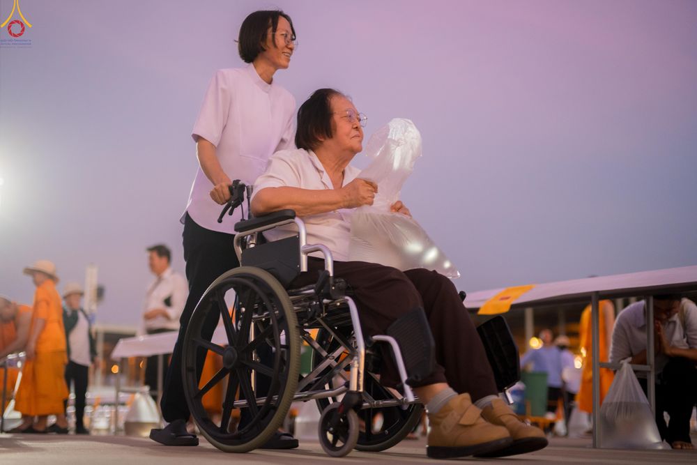 ภาพ No.320456:วันที่ 9 เมษายน พ.ศ.2569 การเตรียมงาน มัดถุงน้ำ ถ่วงขาโต๊ะไทยธรรม เพื่องานถวายมหาสังฆทาน 40,000 กว่าวัดทั่วประเทศ วันคุ้มครองโลก 22 เมษายน พ.ศ.2569 วัดพระธรรมกาย