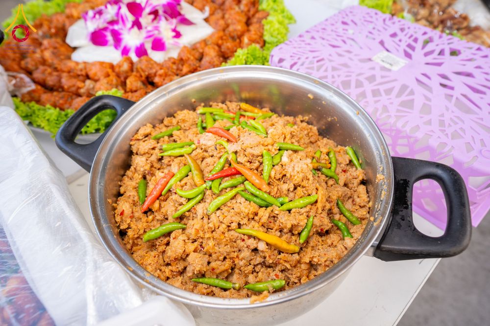 ภาพ No.293817:วันที่ 14 มกราคม พ.ศ. 2569  พิธีถวายภัตตาหารเป็นสังฆทาน แด่พระธรรมยาตรา  ณ วัดสองพี่น้อง ต.ต้นตาล อ.สองพี่น้อง จ.สุพรรณบุรี  ในโครงการธรรมยาตรา กตัญญูบูชา มหาปูชนียาจารย์  พระมงคลเทพมุนี(สด จนฺทสโร) พระผู้ปราบมาร  อนุสรณ์สถาน 7 แห่ง ปีที่ 14