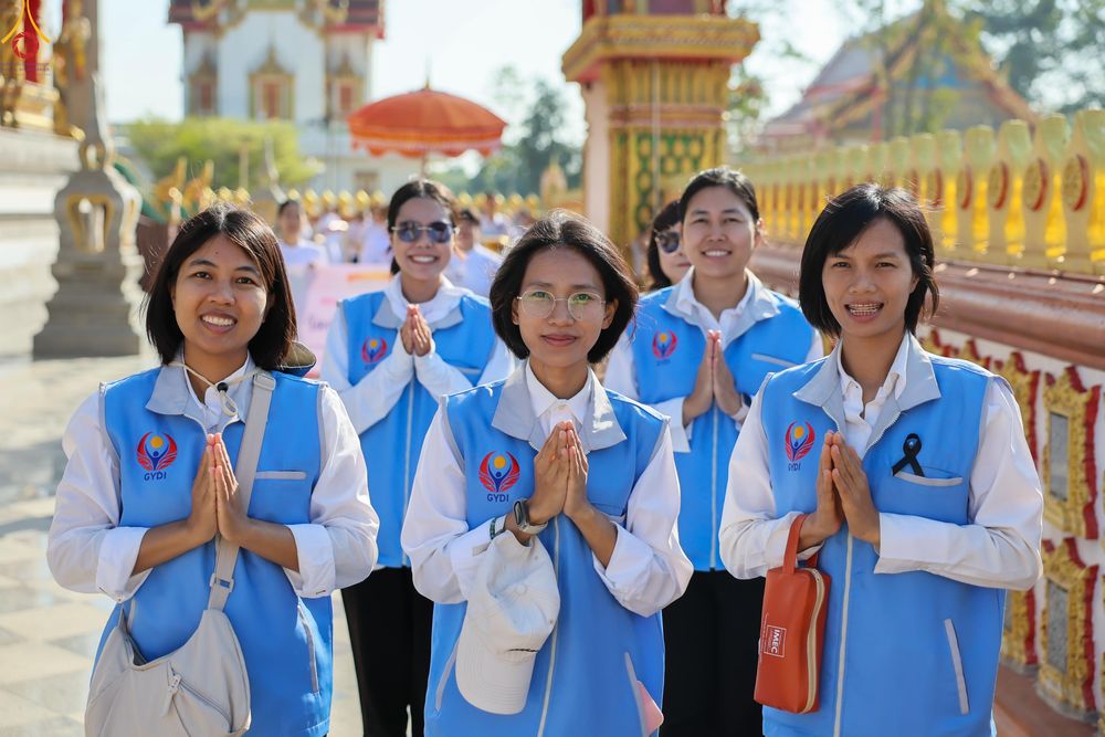 ภาพ No.300546:ภาพเบื้องหลังอาสาสมัครรวมใจ ชุดที่ 3 ในโครงการธรรมยาตรา กตัญญูบูชา มหาปูชนียาจารย์ พระมงคลเทพมุนี(สด จนฺทสโร) พระผู้ปราบมาร อนุสรณ์สถาน 7 แห่ง ปีที่ 14