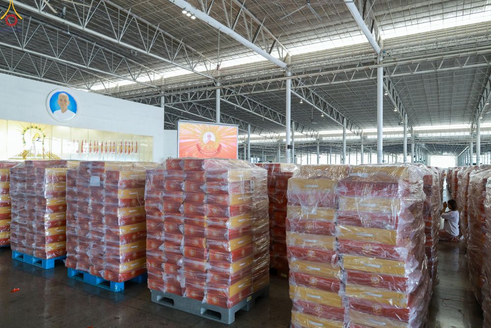 ภาพ No.322226:วันที่ 14 เมษายน พ.ศ.2569 การเตรียมกล่องไทยธรรม วันสุดท้าย เพื่องานถวายมหาสังฆทาน 40,000 กว่าวัดทั่วประเทศ วันคุ้มครองโลก 22 เมษายน พ.ศ.2569 วัดพระธรรมกาย