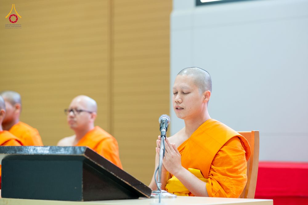 ภาพ No.322856:วันเสาร์ที่ 18 เมษายน พ.ศ. 2569 ตักบาตรฉลองพระใหม่ โครงการอุปสมบทหมู่ธรรมทายาท ระดับอุดมศึกษา รุ่นที่ 53 ภาคฤดูร้อน  ณ ฟ้องปฏิบัติธรรม ชั้นลอย 1/2 มหารัตนวิหารคด คอร์ 13 วัดพระธรรมกาย