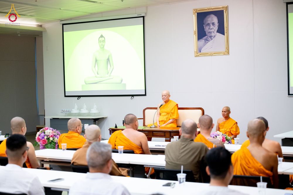 ภาพ No.324760:วันอังคารที่ 21 เมษายน พ.ศ.2569  หลวงพ่อทัตตชีโว รองเจ้าอาวาสวัดพระธรรมกาย ถวายการต้อนรับและปฏิสันถารคณะสงฆ์จากประเทศเวียดนาม