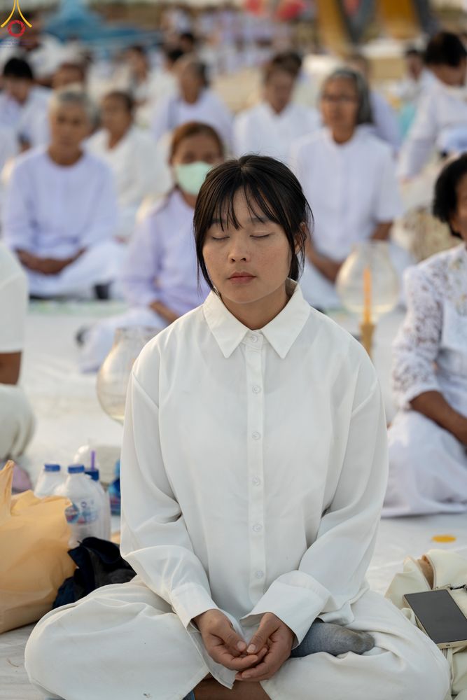 ภาพ No.302013:วันที่ 23 มกราคม พ.ศ. 2569 พิธีจุดประทีปธรรมถวายเป็นพุทธบูชา และบูชาธรรมมหาปูชนียาจารย์  ณ อนุสรณ์สถานลำดับที่ 5 สถานที่เผยแผ่วิชชาธรรมกายครั้งแรก อนุสรณ์สถานบางปลา วัดบางปลา อำเภอบางเลน จังหวัดนครปฐม ในโครงการธรรมยาตรา กตัญญูบูชา มหาปูชนียาจารย์ พระมงคล