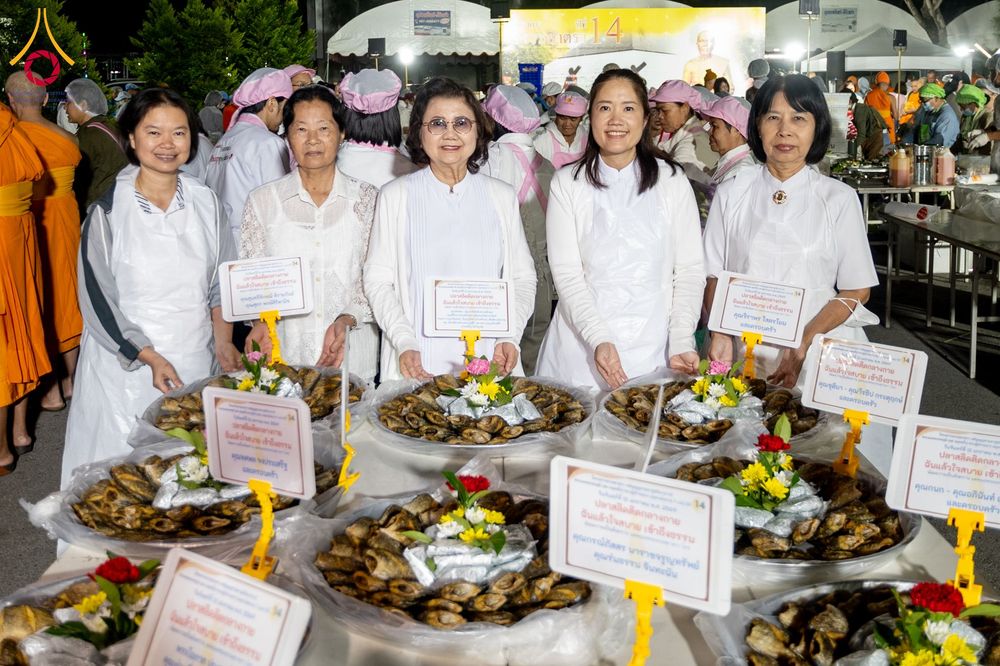 ภาพ No.292513:วันที่ 12 มกราคม พ.ศ. 2569 พิธีถวายภัตตาหารเป็นสังฆทาน แด่พระธรรมยาตรา ณ อนุสรณ์สถานมหาวิหารพระมงคลเทพมุนี (โลตัสแลนด์) อ.สองพี่น้อง จ.สุพรรณบุรี ในโครงการธรรมยาตรา กตัญญูบูชา มหาปูชนียาจารย์ พระมงคลเทพมุนี(สด จนฺทสโร) พระผู้ปราบมาร อนุสรณ์สถาน 7 แห่ง ปี