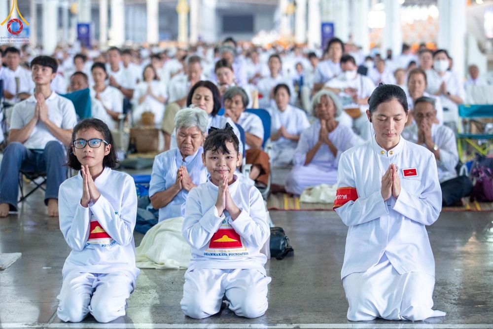 ภาพ No.136776:พิธีตักบาตร พิธีบูชาข้าวพระ ในวันอาทิตย์ต้นเดือนที่ 5 พฤษภาคม พ.ศ. 2567 ณ วัดพระธรรมกาย จ.ปทุมธานี