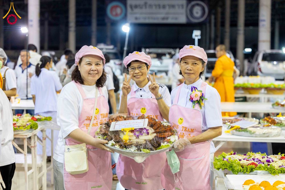 ภาพ No.303436:วันที่ 27 มกราคม พ.ศ. 2569 พิธีถวายภัตตาหารเป็นสังฆทาน แด่พระธรรมยาตรา ณ วัดพระธรรมกาย  จังหวัดปทุมธานี ในโครงการธรรมยาตรา กตัญญูบูชา มหาปูชนียาจารย์ พระมงคลเทพมุนี(สด จนฺทสโร) พระผู้ปราบมาร อนุสรณ์สถาน 7 แห่ง ปีที่ 14