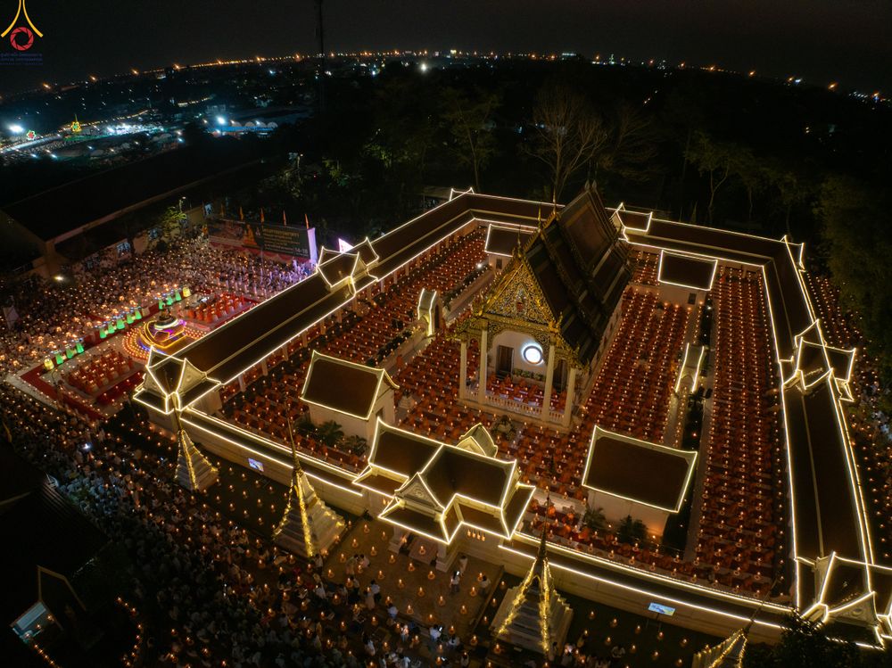 ภาพ No.297170:วันที่ 17 มกราคม พ.ศ. 2569 พิธีจุดประทีปถวายเป็นพุทธบูชา และบูชาธรรมมหาปูชนียาจารย์ (ภาพชุดที่ 2) ณ วัดโบสถ์บน ต.บางคูเวียง จ.นนทบุรี อนุสรณ์สถานลำดับที่ 4 สถานที่เกิดด้วยกายธรรม ในโครงการธรรมยาตรา กตัญญูบูชา มหาปูชนียาจารย์ พระมงคลเทพมุนี(สด จนฺทสโร) พร