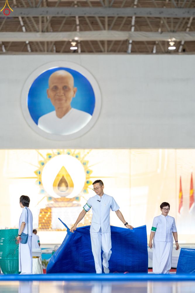 ภาพ No.318249:วันอาทิตย์ต้นเดือนที่ 5 เมษายน พ.ศ.2569 พิธีตักบาตร ณ บ้านแก้วเรือนทองคุณยายอาจารย์ฯ วัดพระธรรมกาย