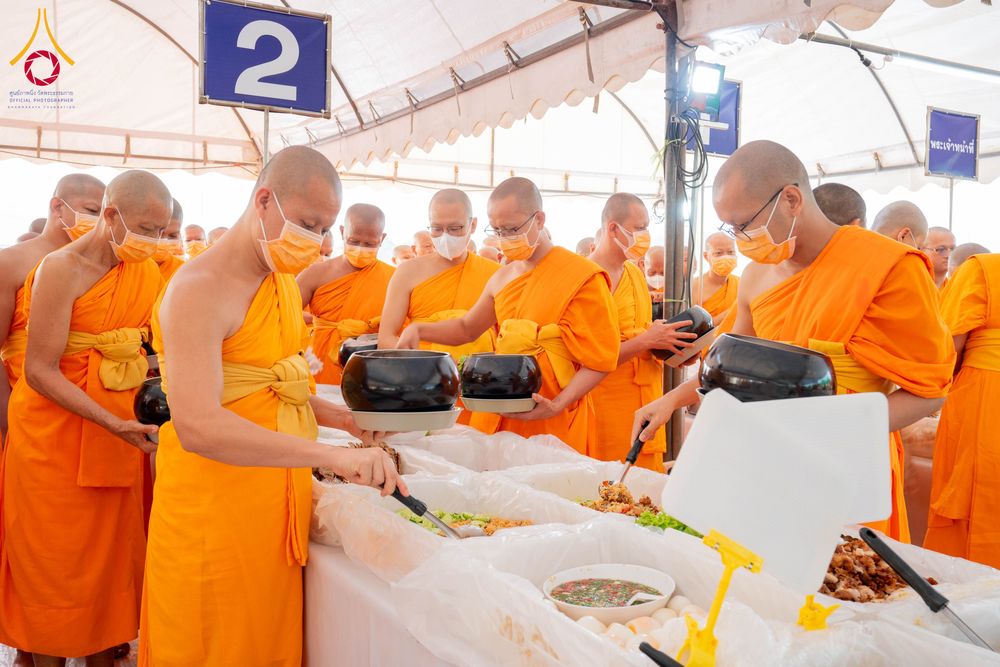 ภาพ No.297982:วันที่ 19 มกราคม พ.ศ. 2569 พิธีถวายภัตตาหารเป็นสังฆทาน แด่พระธรรมยาตรา ณ อนุสรณ์สถานบางปลา วัดบางปลา อำเภอบางเลน จังหวัดนครปฐม ในโครงการธรรมยาตรา กตัญญูบูชา มหาปูชนียาจารย์ พระมงคลเทพมุนี(สด จนฺทสโร) พระผู้ปราบมาร อนุสรณ์สถาน 7 แห่ง ปีที่ 14