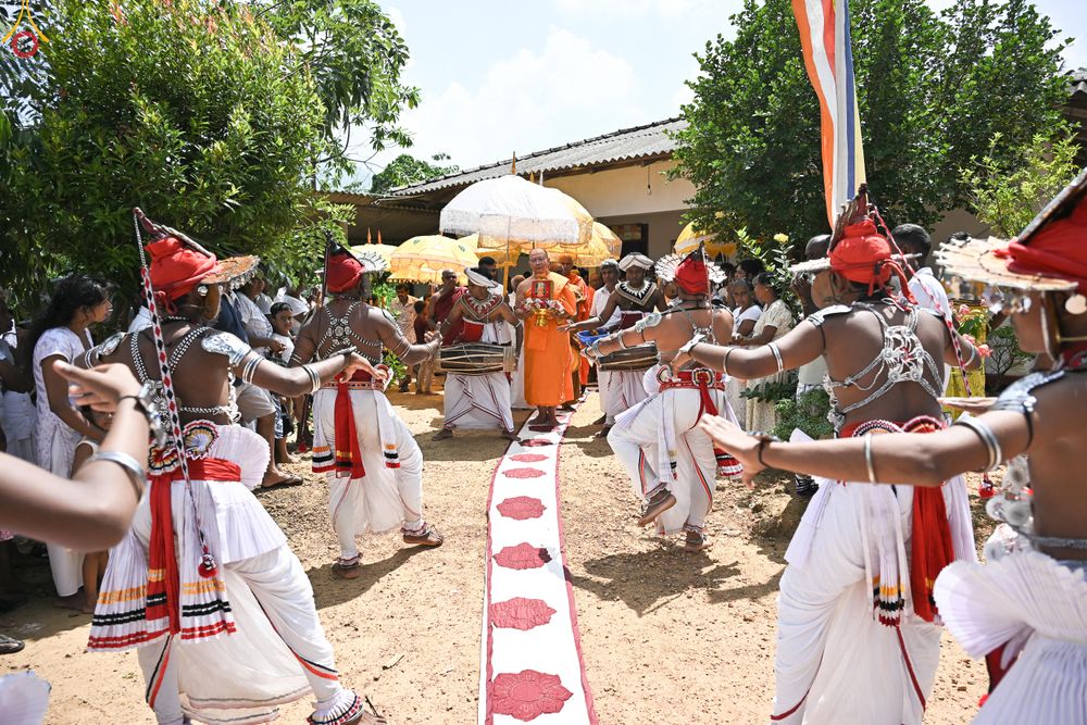 ภาพ No.278806:วันที่ 1 พฤศจิกายน  2568  กฐินสมทบวัดต่างประเทศ โดยคณะศิษยานุศิษย์ บูชาธรรม 81 ปี หลวงพ่อธัมมชโย ณ วัดธรรมรักษิตาราม ประเทศศรีลังกา