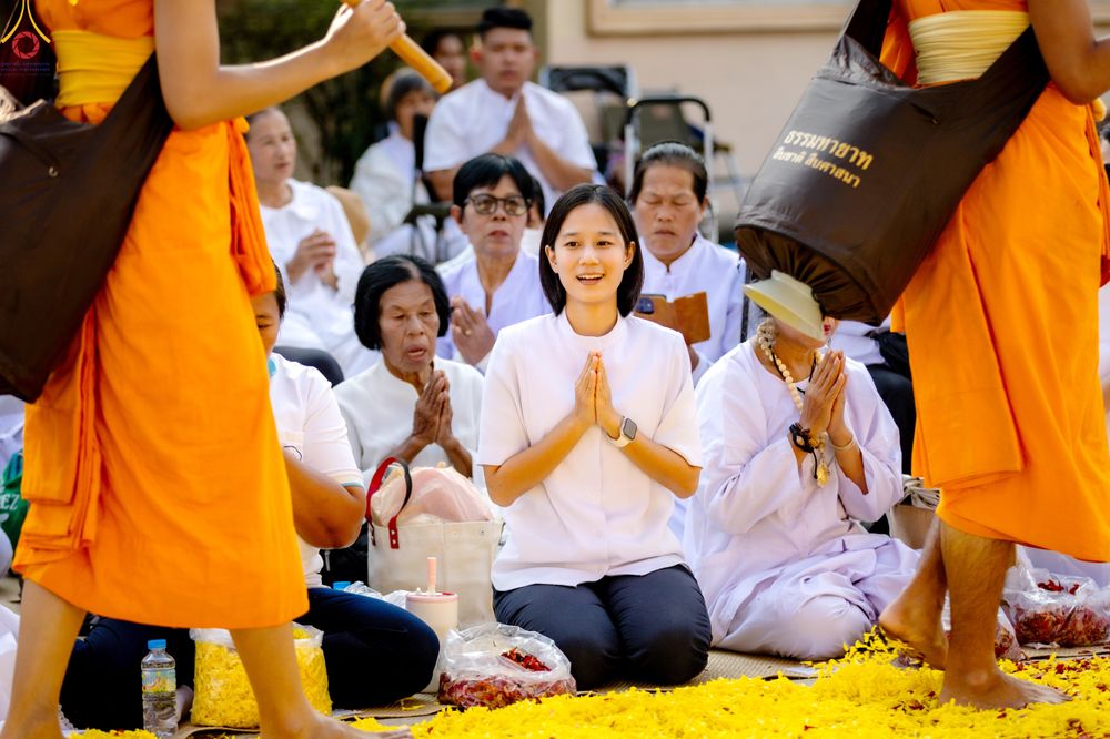 ภาพ No.295218:วันที่ 16 มกราคม พ.ศ. 2569 พิธีต้อนรับพระธรรมยาตรา อนุสรณ์สถานลำดับที่ 4 (ภาพชุดที่ 2) สถานที่เกิดด้วยกายธรรม ณ วัดโบสถ์บน ต.บางคูเวียง จ.นนทบุรี ในโครงการธรรมยาตรา กตัญญูบูชา มหาปูชนียาจารย์ พระมงคลเทพมุนี(สด จนฺทสโร) พระผู้ปราบมาร อนุสรณ์สถาน 7 แห่ง ปี