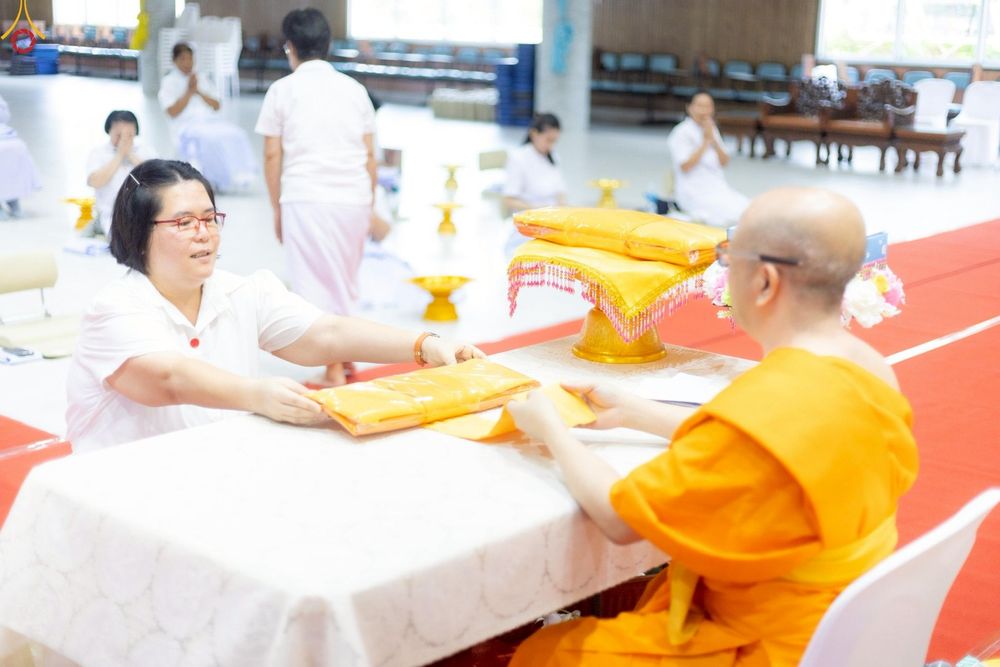 ภาพ No.249124:วันที่ 26-28 กันยายน พ.ศ. 2568 โครงการอบรม อุบาสกแก้ว อุบาสิกาแก้ว รุ่นที่ 3  ณ ศูนย์ปฏิบัติธรรมสมุทรปราการ ได้รับความเมตตาจากคณะสงฆ์ในพื้นที่  รวมถึงผู้บริหารสถานศึกษา ที่นำนักเรียนระดับมัธยมปลาย  มารับฟังข้อมูลเพื่อที่จะเป็นกำลังสำคัญ ในการเข้าร่วมขบวน