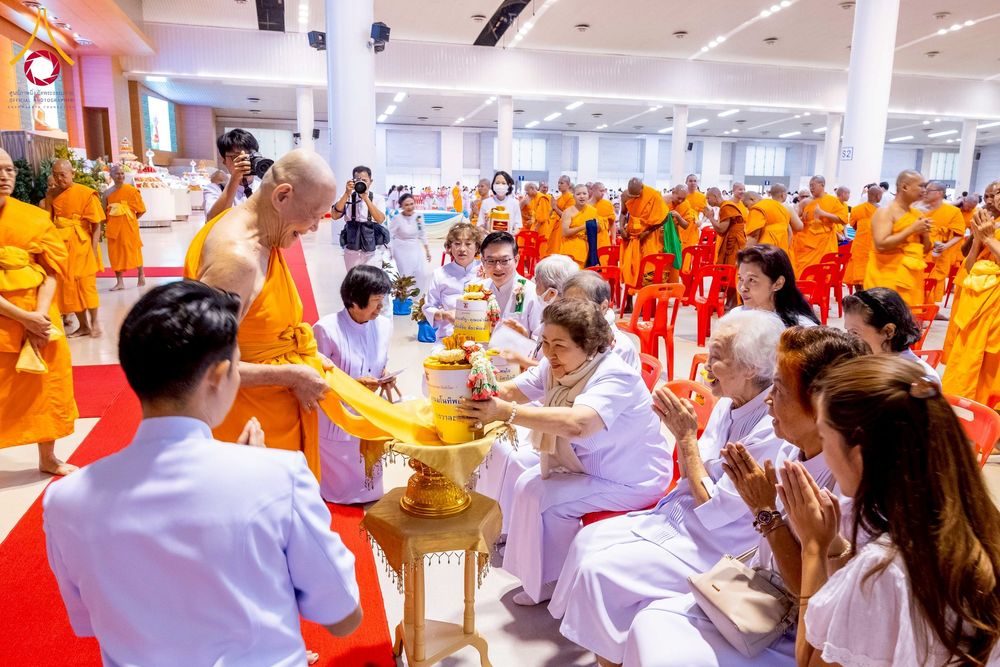 ภาพ No.277191:วันอาทิตย์ที่ 7 ธันวาคม พ.ศ. 2568 พิธีบูชาข้าวพระ ณ สภาธรรมกายสากล วัดพระธรรมกาย