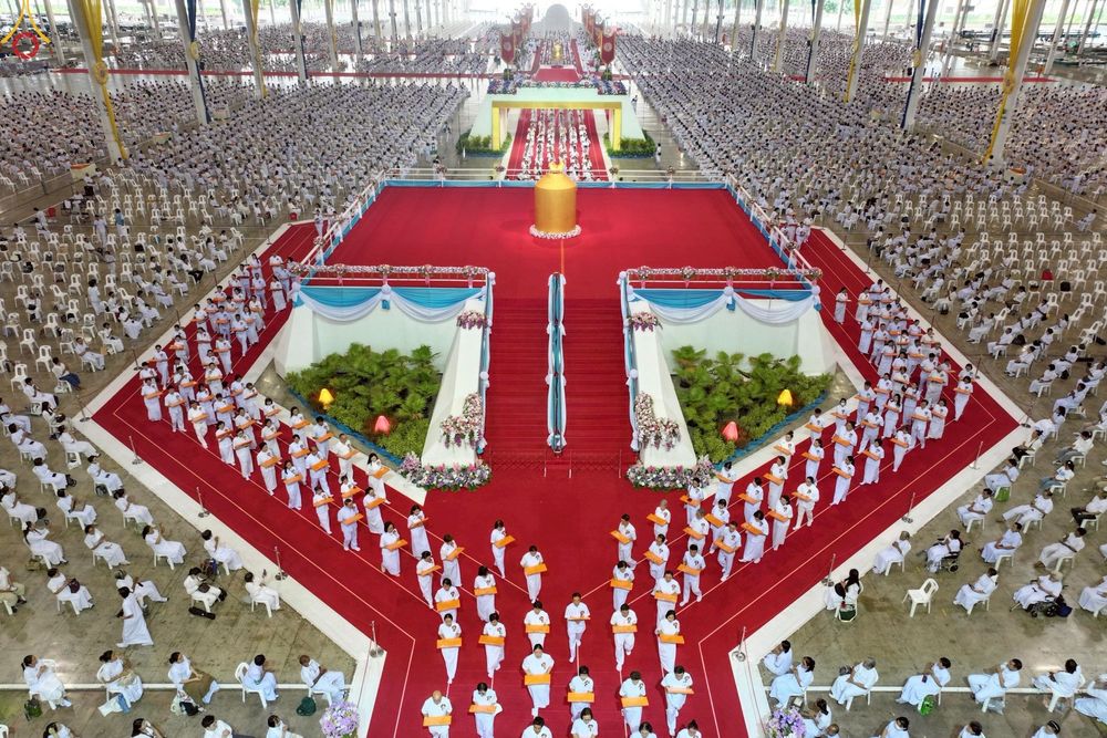 ภาพ No.251609:วันที่ 10 ตุลาคม พ.ศ. 2568 พิธีทอดผ้าป่าสมทบกฐินวัดพระธรรมกาย และสมทบกฐิน 30,000 กว่าวัดทั่วประเทศ ครั้งที่ 3 ณ สภาธรรมกายสากล วัดพระธรรมกาย