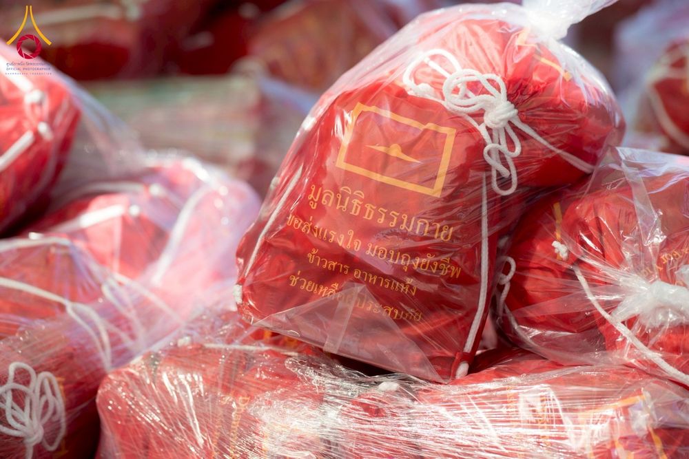 ภาพ No.273727:วันที่ 27 พฤศจิกายน พ.ศ. 2568 คณะศิษยานุศิษย์วัดพระธรรมกาย มูลนิธิธรรมกาย มอบอาหารและสิ่งของความช่วยเหลือให้พี่น้องชาวใต้ ผู้ประสบอุทกภัยน้ำท่วม