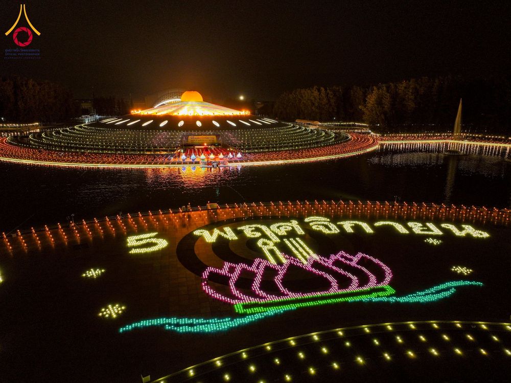 ภาพ No.266349:วันพุธที่ 5 พฤศจิกายน พ.ศ. 2568 (วันพระ ขึ้น 15 ค่ำ เดือน 12) พิธีลอยกระทงธรรม  ณ สระมหาเศรษฐีทะเลบุญ มหาวิหารพระมงคลเทพมุนี วัดพระธรรมกาย จ.ปทุมธานี