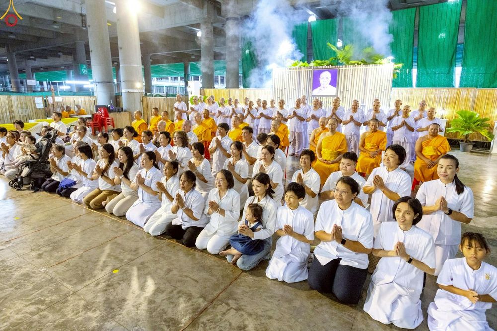 ภาพ No.243006:วันที่ 31 สิงหาคม พ.ศ. 2568 พิธีตัดปอยผมและปลงผม โครงการอุปสมบทหมู่บูชาธรรม ครบรอบ 108 ปี วันครูผู้ค้นพบวิชชาธรรมกาย ณ วัดพระธรรมกาย